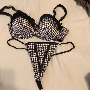 Jessica Simpson 38C Houndstooth Bra and XL Thong